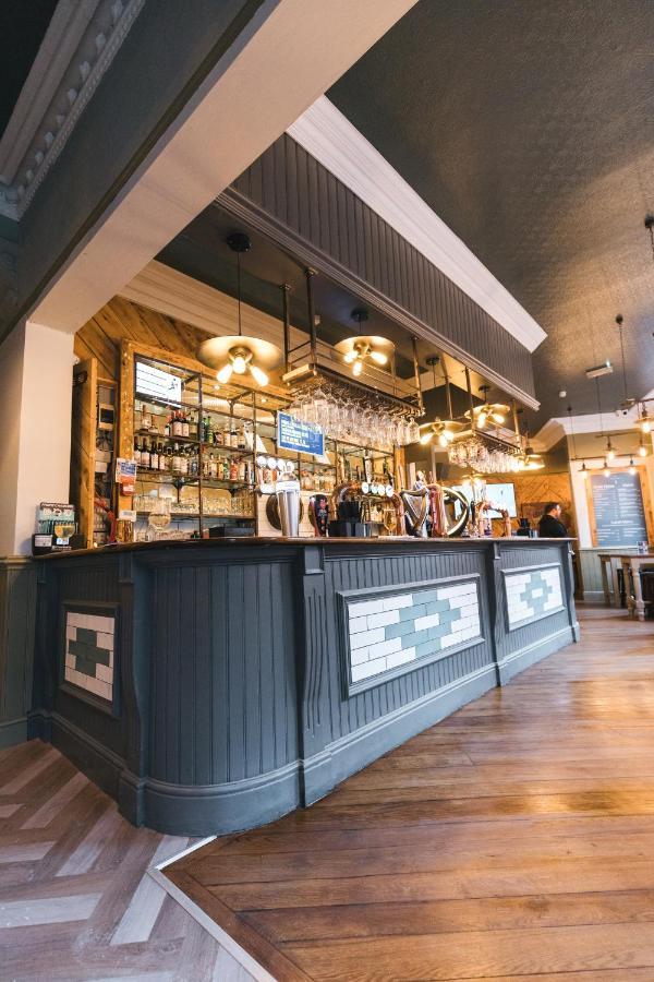 Black Lion Manchester Bed & Breakfast 4*